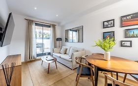 The White Flats Les Corts